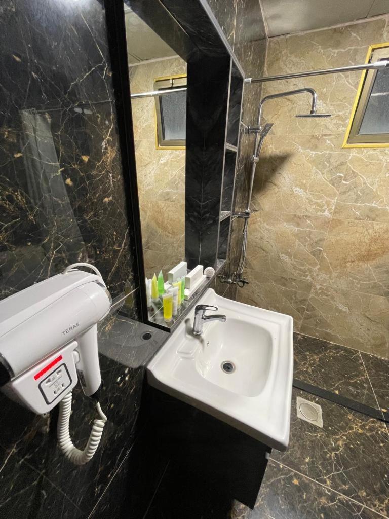 Madison Hotel อัมมาน ภายนอก รูปภาพ